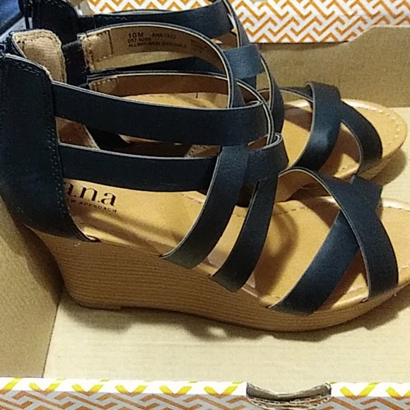 Shoes - Picture 4 of 4